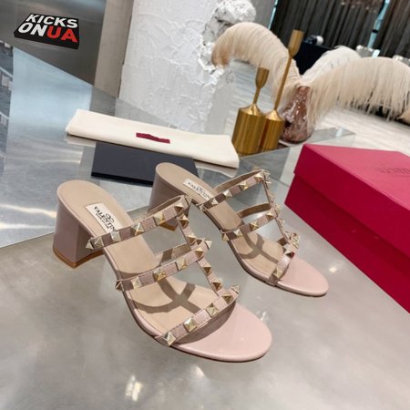 Valentino Garavani Rockstud Raffia Sandals