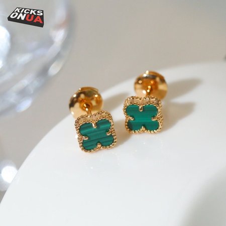 Women Van Cleef & Arpels Alhambra Earrings