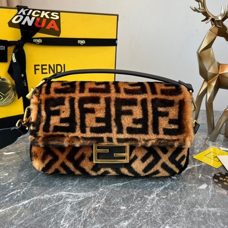 Fendi Baguette 8600